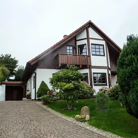 بيت للعطل Ferienhaus-jasmund-direkt-am-nationalpark-jasmund